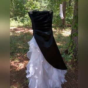 Strapless prom dress size 4 brand new never worn.has sales tag attached